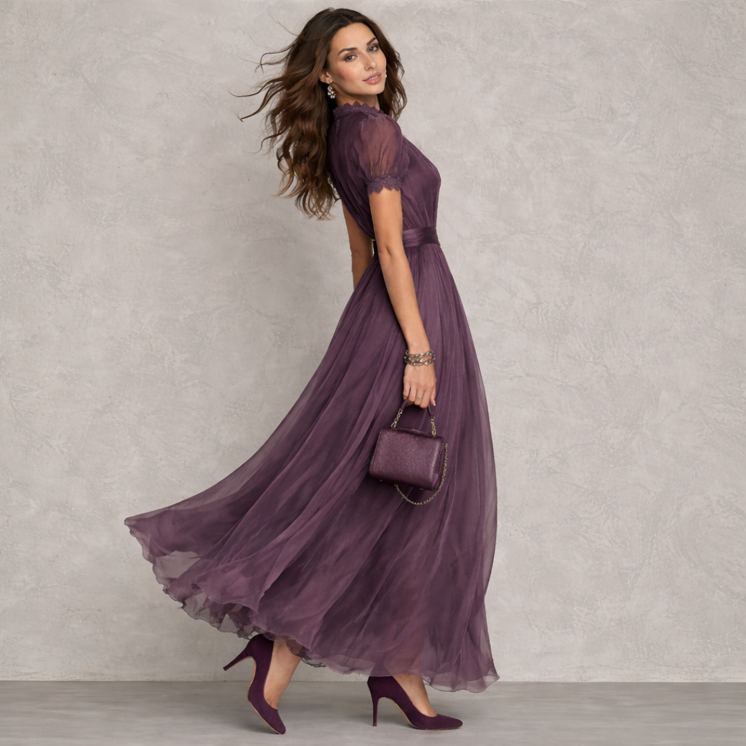 Flavia Vestido largo morado con escote en V y ribete de encaje de gasa